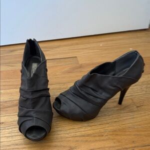 Simply Vera by Vera Wang Elegant Black Peep-Toe Heels